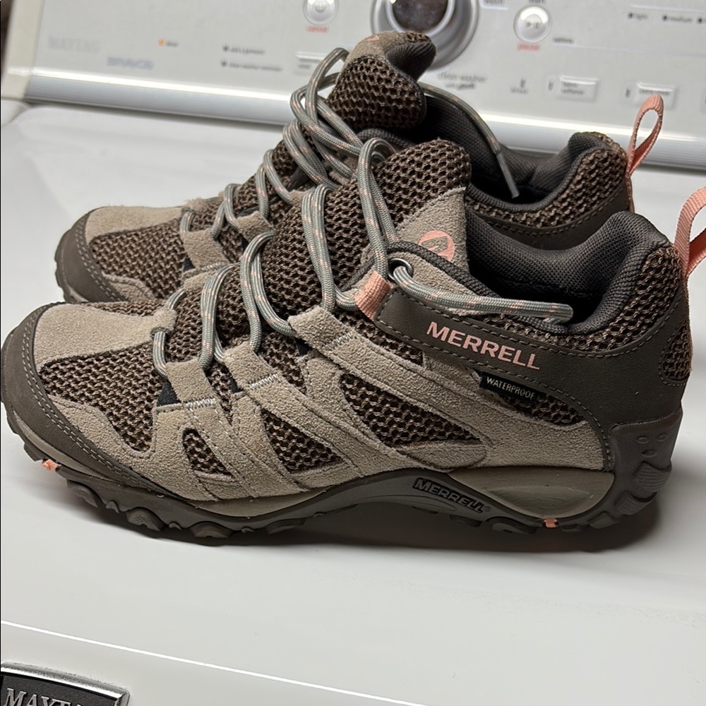 Merrell Women's Waterproof Brown Hiking Shoes 6.5